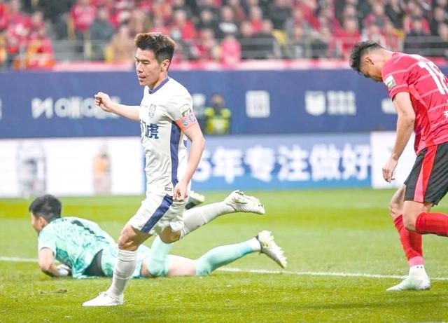 外援风头无两，助力球队实现完美逆袭